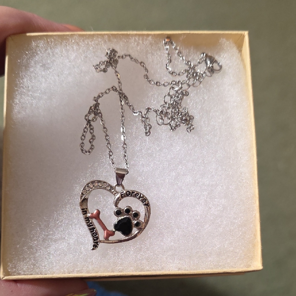 Source Unknown Silver Heart Necklace with Black and Pink Details